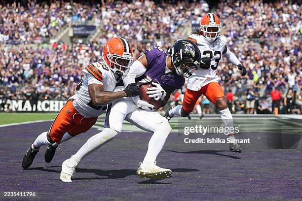 Tylan Wallace of the Baltimore Ravens scores a second quarter touchdown in front of Cameron Mitchell of the Cleveland Browns at M&T Bank Stadium on...