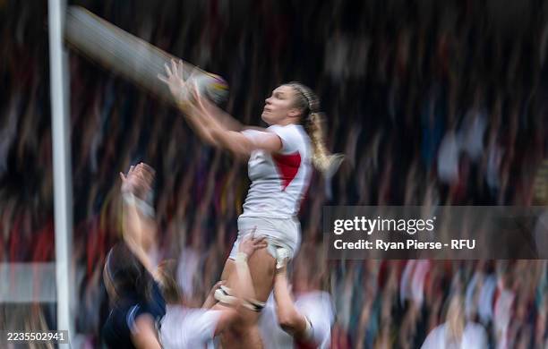 Zoe Aldcroft of England wins a line out during the Women's Rugby World Cup 2025 Quarter Final match between England and Scotland at Ashton Gate on...