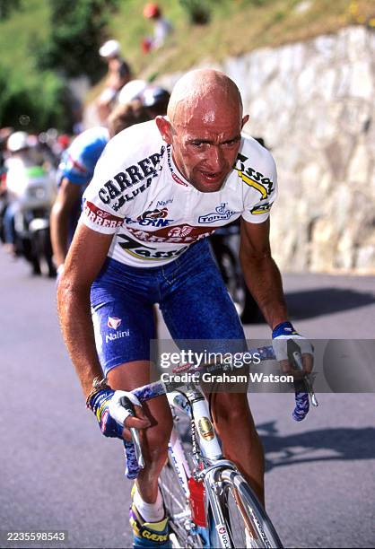 Marco Pantani on his way to winning stage 10 of the 1995 Tour de France from La Plagne to Alpe d'Huez.