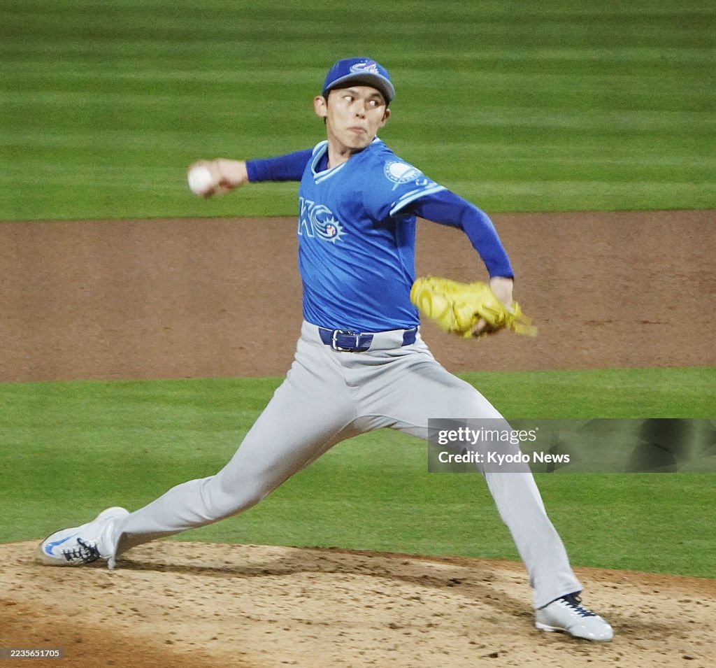 Baseball: Roki Sasaki pitches in relief