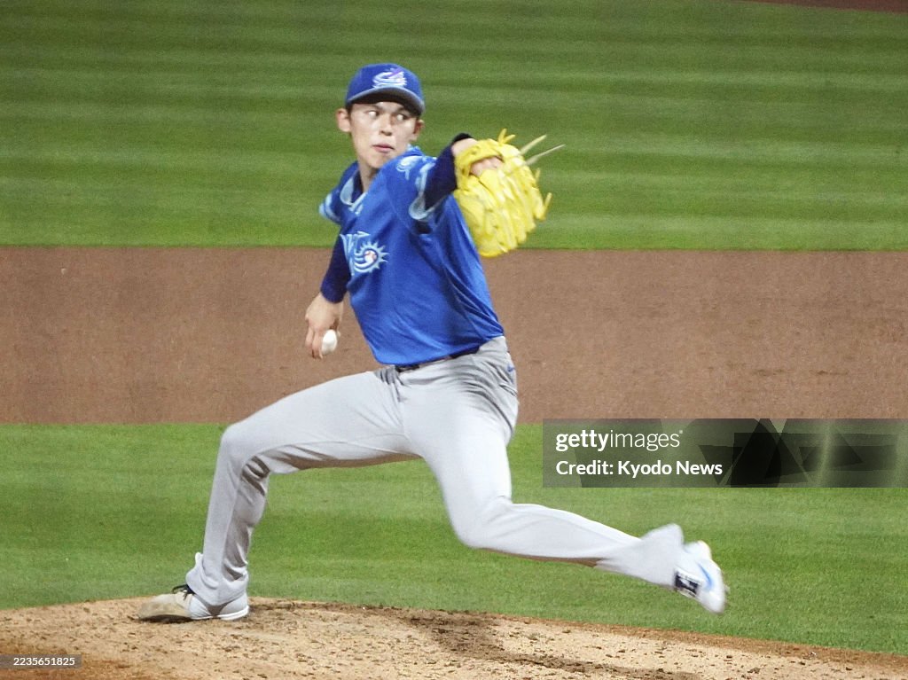 Baseball: Roki Sasaki pitches in relief