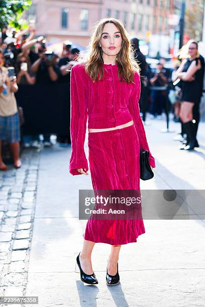Chloe Fineman attends the Tory Burch fashion show during New York Fashion Week on September 15, 2025 in New York City.