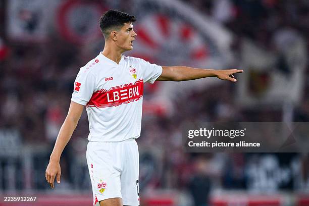 September 2025, Baden-Württemberg, Stuttgart: Soccer: Bundesliga, VfB Stuttgart - FC St. Pauli, Matchday 4, MHPArena. Chema Andrés gestures. Photo:...