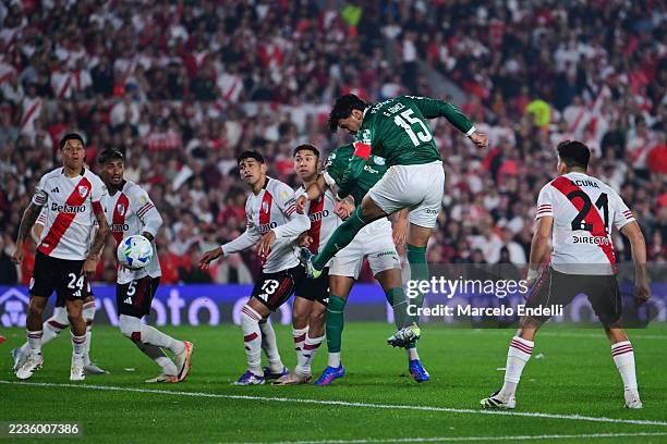 Gustavo Gomez of Palmeiras scores the team's first goal during the Copa CONMEBOL Libertadores 2025 Quarter-final first-leg match between River Plate...