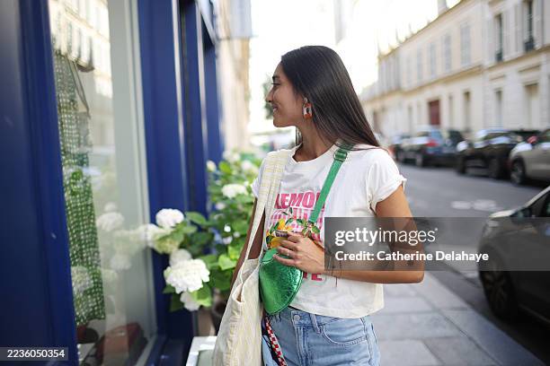 a young woman shopping in paris - window shopping stock pictures, royalty-free photos & images