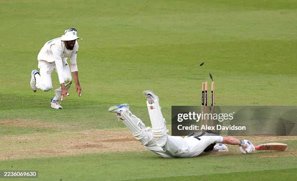 Surrey v Nottinghamshire - Rothesay County Championship Surrey v Nottinghamshire - Rothesay County Championship