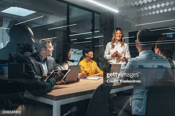 business people on meeting in the office - business meeting stockfoto's en -beelden