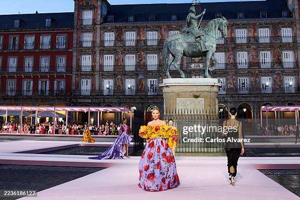Model walks the runway at the Carolina Herrera Spring/Summer 2026 Fashion Show at Plaza Mayor on September 18, 2025 in Madrid, Spain.