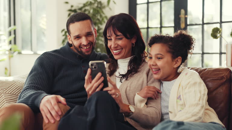 https://media.gettyimages.com/id/2236272462/video/mobile-parents-and-child-in-family-home-for-funny-meme-bonding-or-talking-together-mother.jpg?b=1&s=640x640&k=20&c=qO2VVpMT2uNPkQI7n3ZzgUW-S4Gz4JL_57wvwAO16wQ=