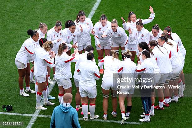 Rosie Galligan of England and team mates have a team talk prior to the Women's Rugby World Cup 2025 Semi Final match between France and England at...