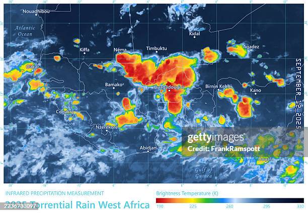 ilustraciones, imágenes clip art, dibujos animados e iconos de stock de mapa de lluvias torrenciales 20250912 precipitaciones áfrica occidental - carta metereológica