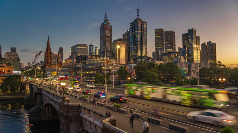 https://media.gettyimages.com/id/2236849739/video/4k-footage-time-lapse-of-crowded-commuter-people-and-pedestrian-walking-on-the-princes-bridge.jpg?b=1&s=640x640&k=20&c=IcY_uxIdUg3P-S5-xAaxFi1ooD3RhdSW-VJGvfXawuE=