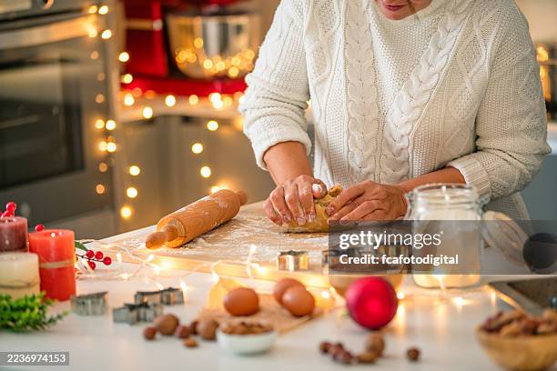 close up of woman's hands kneading dough to prepare christmas cookies at home. gingerbread cookies, traditional sweet food for christmas holidays - hands kneading stock pictures, royalty-free photos & images