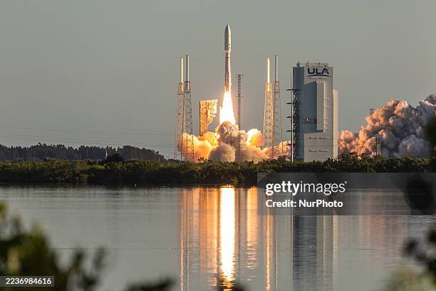 Atlas V 551 rocket lifts off from pad 41 at the Cape Canaveral Space Force Station, carrying 28 new satellites for Amazon's Project Kuiper.