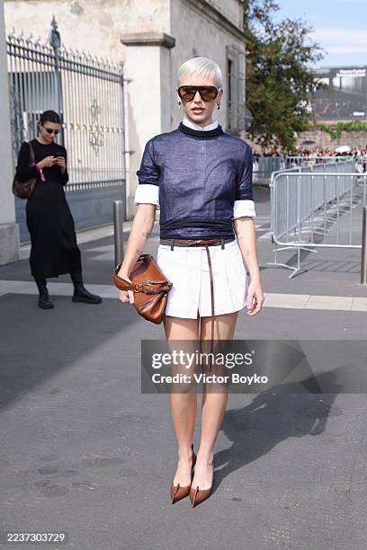 Emma Chamberlain attends the Prada fashion show during the Milan Womenswear Spring/Summer 2026 on September 25, 2025 in Milan, Italy.