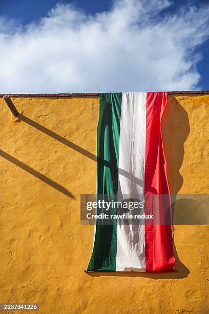 a draped mexican flag - mexican flag banner stock pictures, royalty-free photos & images