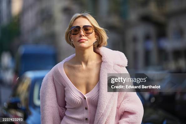 Street Style - Day 3 - Milan Fashion Week - Womenswear Spring/Summer 2026 Street Style - Day 3 - Milan Fashion Week - Womenswear Spring/Summer 2026