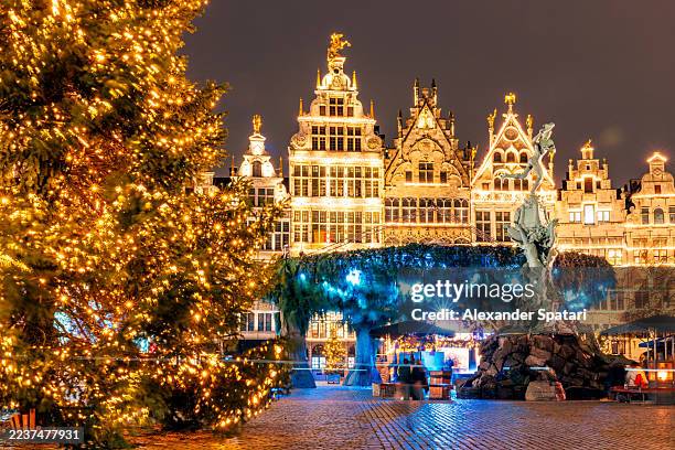 grote markt square decorated with beautiful christmas lights for christmas holidays, antwerpen, flanders, belgium - julmarknad bildbanksfoton och bilder