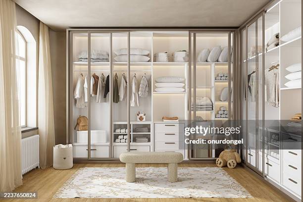 dressing moderne pour enfants avec armoire organisée et décor neutre doux - chambre bien rangée photos et images de collection