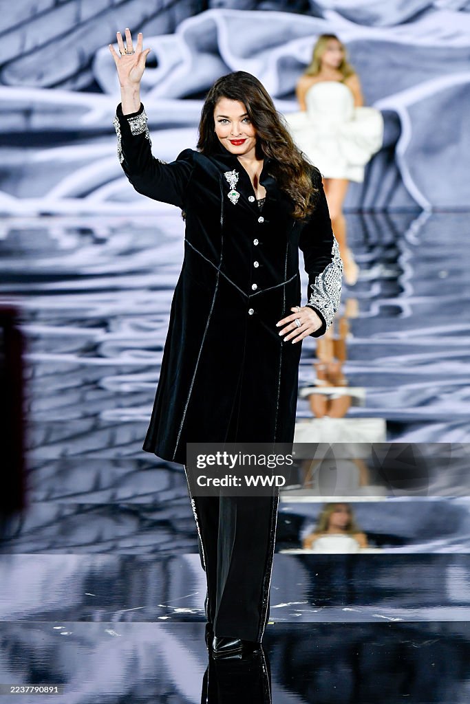 Le Défilé 2025: A Celebration of Women's Empowerment - Runway - Spring/Summer 2026 Paris Fashion Week