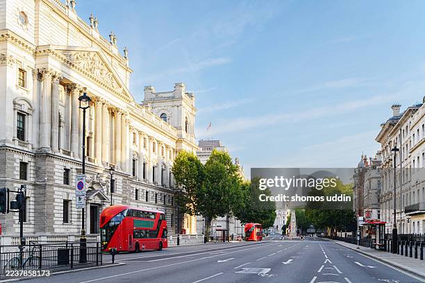 whitehall - london at sunrise - central london imagens e fotografias de stock