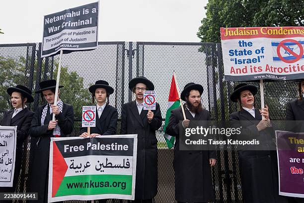 Anti-Zionist Orthodox Jews protest against Israeli Prime Minister Benjamin Netanyahu at the large anti-scale fencing in Lafayette Park on September...