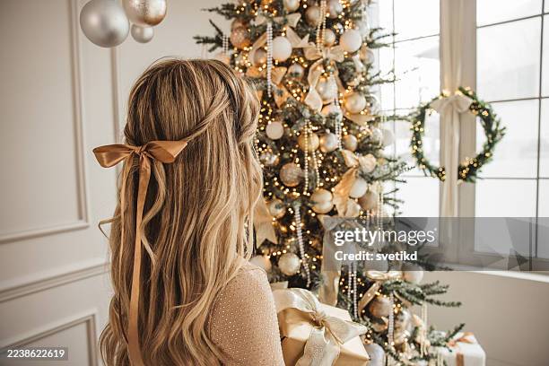 celebración de navidad - peinado fotografías e imágenes de stock