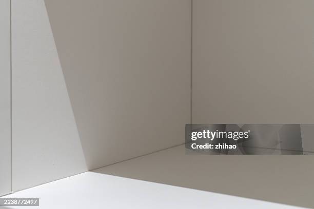 minimalist corner with soft lighting - arte minimalista fotografías e imágenes de stock