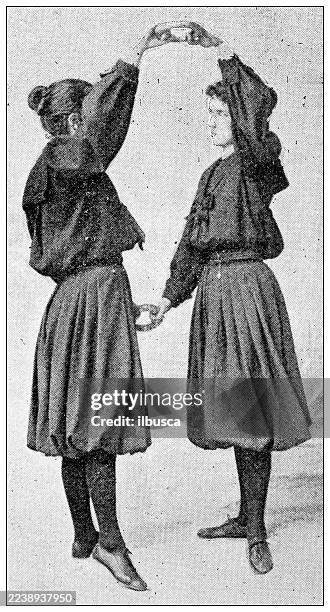 ilustraciones, imágenes clip art, dibujos animados e iconos de stock de ejercicios de acondicionamiento físico de educación física del siglo xix: anillos - gimnasia artistica