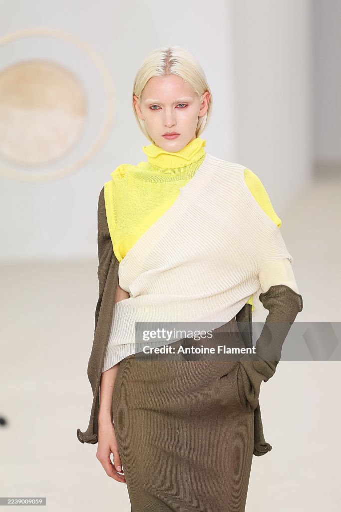 Issey Miyake: Runway - Paris Fashion Week - Womenswear Spring/Summer 2026