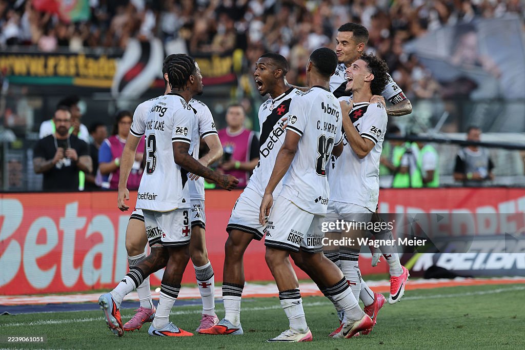 Vasco Da Gama v Vitoria - Brasileirao 2025