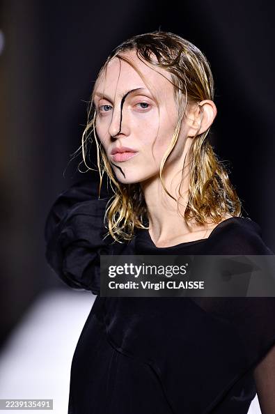 Yohji Yamamoto - Runway - Spring/Summer 2026 Paris Fashion Week Yohji Yamamoto - Runway - Spring/Summer 2026 Paris Fashion Week