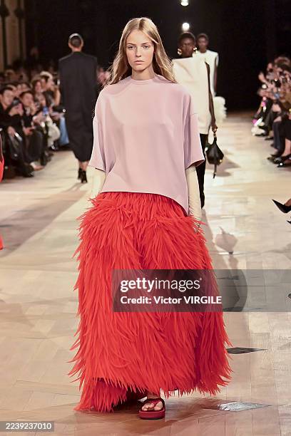 Model walks the runway during the Balenciaga Ready to Wear Spring/Summer 2026 fashion show as part of the Paris Fashion Week on October 4, 2025 in...