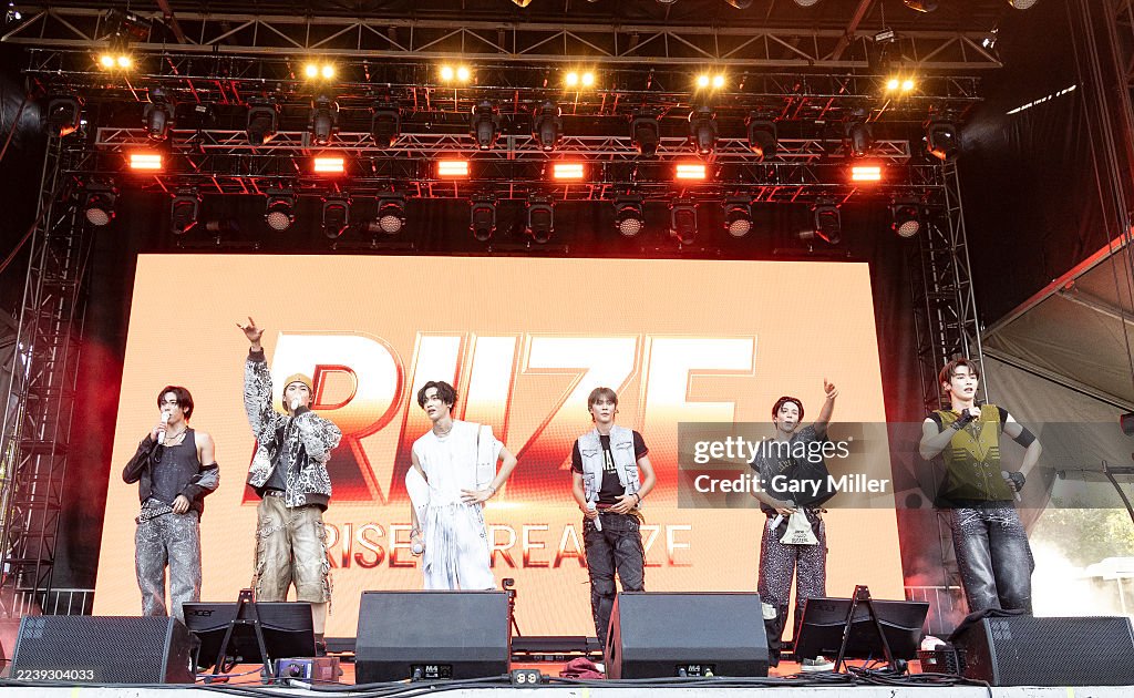 Good Riiz Anton, Sohee, Wonbin, Eunseok, Shotaro and Sungchan of RIIZ perform ...
