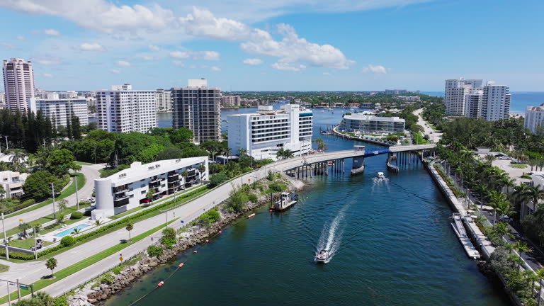 https://media.gettyimages.com/id/2239385893/video/descending-shot-of-inlet-and-lake-in-boca-raton-florida.jpg?b=1&s=640x640&k=20&c=gkSpYhuo2NWPwbNTRSaZOZ9DgHvZCpPlxtTOqa4nClE=