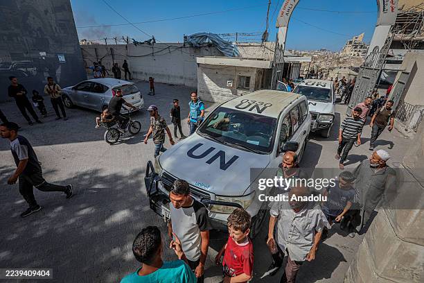 An UN vehicle, carrying the delegation from the World Health Organization, arrives al-Ahli Baptist Hospital to examine patients and assess...