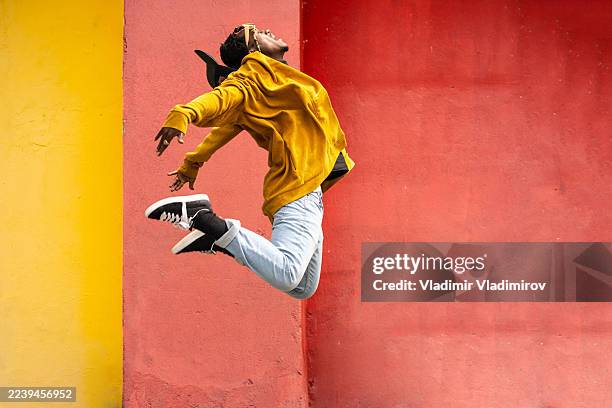 hip hop jumping - breakdancing stock pictures, royalty-free photos & images