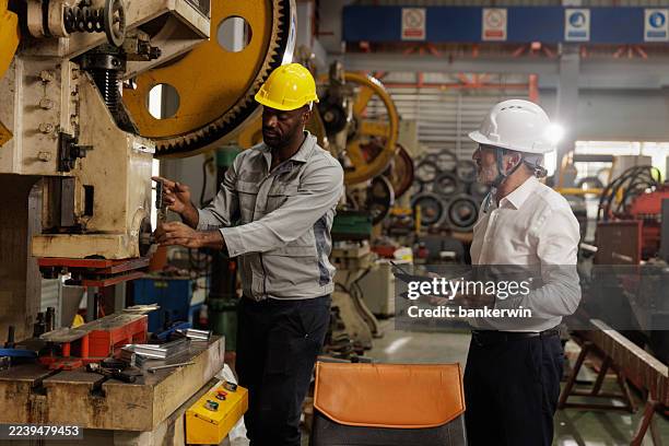 Machine Operation Engineering 88 Lathe Machine Operation Stock Photos, High-Res Pictures, and Images ...