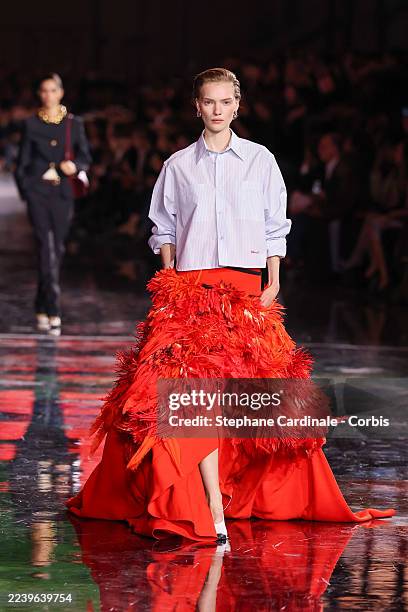 Model walks the runway during the Chanel Womenswear Spring/Summer 2026 show as part of Paris Fashion Week on October 06, 2025 in Paris, France.