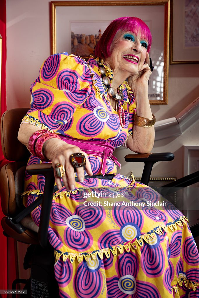Zandra Rodes Logo Zandra Rhodes Logo