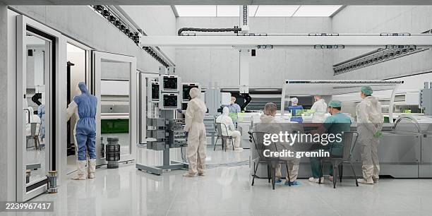 futuristische medizinische einrichtung mit medizinischem personal - medizintechnik stock-fotos und bilder