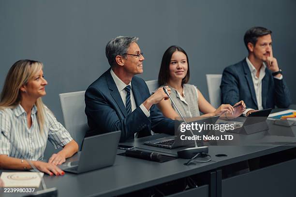 business people engaging in corporate meeting discussions - hoger management stockfoto's en -beelden