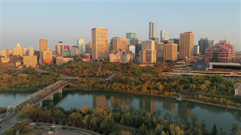 https://media.gettyimages.com/id/2240249288/video/panoramic-aerial-sunrise-view-of-edmonton-skyline-and-north-saskatchewan-river-valley-alberta.jpg?b=1&s=640x640&k=20&c=q5Vo0i3NpjZZrvyGjZVf_nQC9ZuXiYanIS5gYaUXGw4=