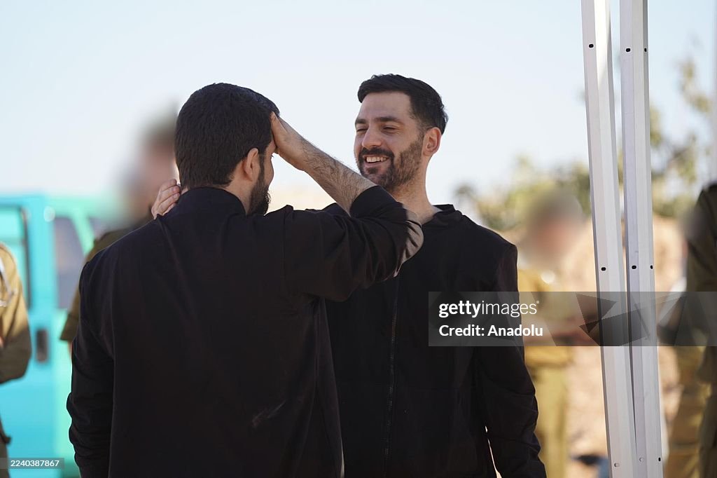 Hamas hands over Israeli hostages in Gaza