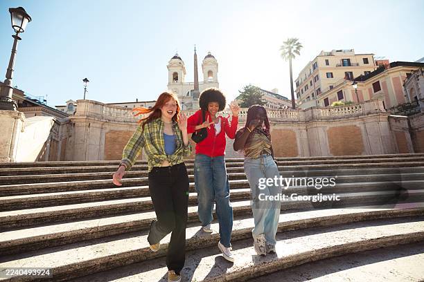 young multicultural friends enjoying time at the spanish steps in rome - spanish steps stock pictures, royalty-free photos & images