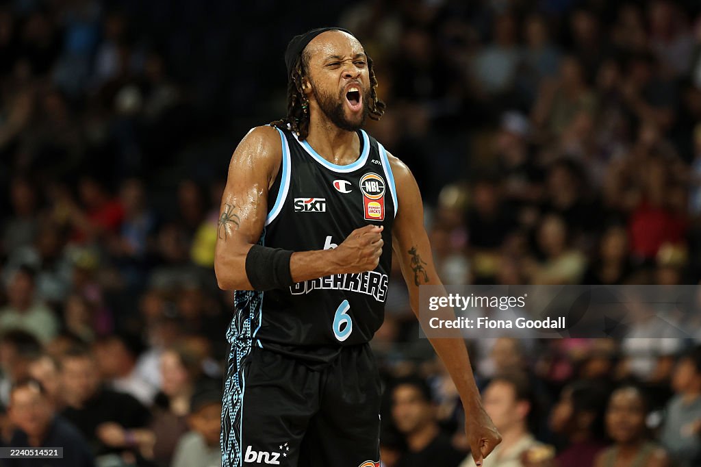 NBL Rd 4 - New Zealand Breakers v South East Melbourne Phoenix