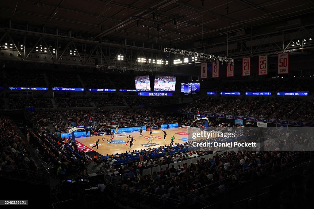 NBL Rd 4 - Melbourne United v Cairns Taipans