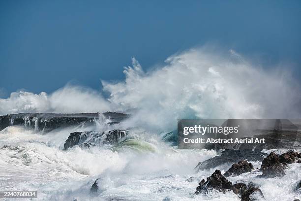 atlantic ocean waves crashing ashore on the coast of lanzarote photographed during a violent storm, canary islands, spain - ventarrón fotografías e imágenes de stock