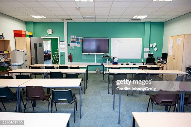 empty classroom interior - empty classroom uk stock pictures, royalty-free photos & images