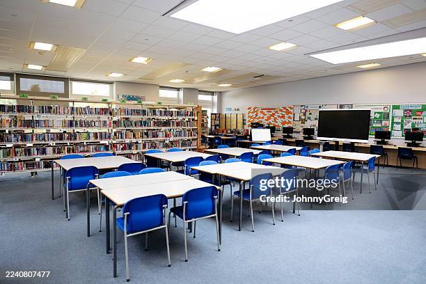 school library interior - quiet library stock pictures, royalty-free photos & images